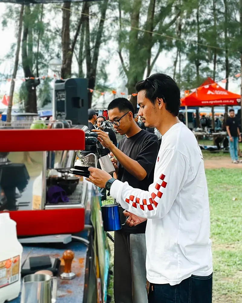 Faie Hosni at the Latte Art Throwdown, Makar Fest